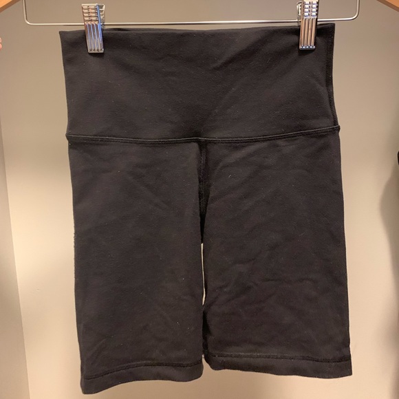 Aritizia black biker shorts - Picture 3 of 3